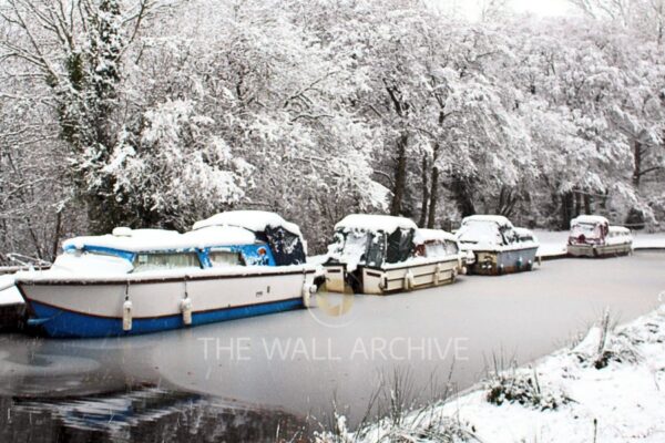 The Brecon and Monmouth Canal, Llangattock – Winter Wonderland Print (Mounted 8" x 6" Print, 6" x 4" Photo) Free Post in the UK