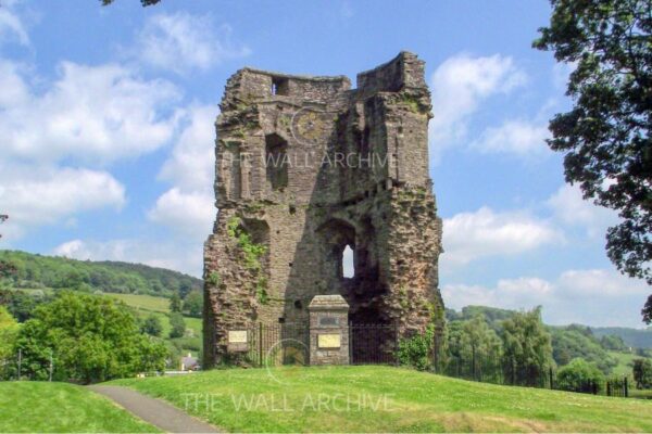 Crickhowell Castle – Historic Welsh Landmark Print (Mounted 8" x 6" Print, 6" x 4" Photo) Free Post in the UK