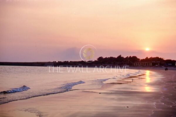 Vintage Sunset Over Barry Island – A Nostalgic Seaside Escape Free post in the UK