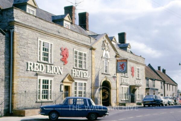 1960s Red Lion Hotel, Somerton, Somerset – A Nostalgic Vintage Print (Mounted 8" x 6", 6" x 4" Photo) Free Post in the UK