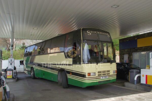 Stockham’s Coaches at The Shell Petrol Station – Vintage Transport Print (Mounted 8" x 6" Print, 6" x 4" Photo) Free Post in the UK