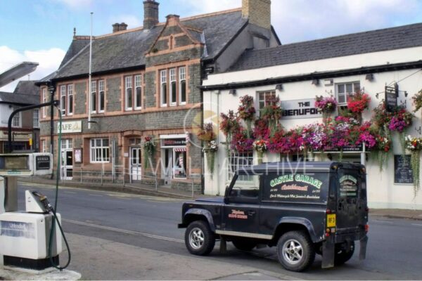 Castle Garage Land Rover Defender in Crickhowell – Vintage Welsh Street Scene Print (Mounted 8" x 6" Print, 6" x 4" Photo) Free Post in the UK