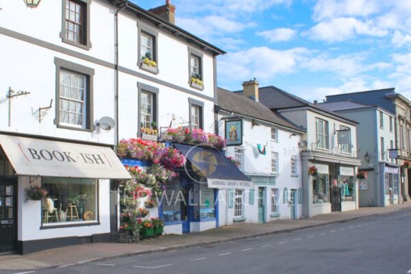 Crickhowell High Street – A Timeless Scene Without Traffic (Mounted 8" x 6" Print, 6" x 4" Photo) Free post in the Uk