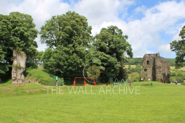 Crickhowell Castle & Playground – A Unique Blend of History and Leisure (Mounted 8" x 6" Print, 6" x 4" Photo) Free post in the UK