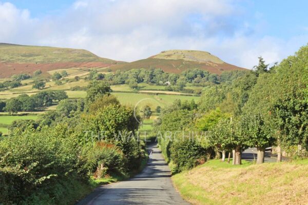 Great Oak Road, Crickhowell – Stunning View of Table Mountain (Mounted 8" x 6" Print, 6" x 4" Photo) Free Post In The UK