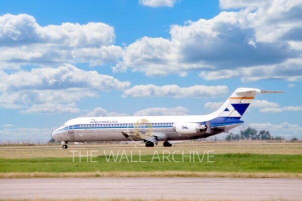 McDonnell Douglas DC-9-40, operated by Aviaco, a former Spanish Airline 1983 — 8″ x 6″ Mount – featuring a 6″ x 4″ Photo Ready for Framing – Free Post In The UK