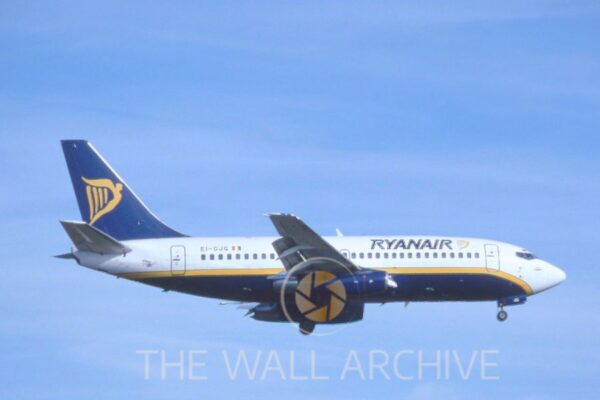 Ryanair Boeing 737-200 in flight. Taken in September 1995 at Gatwick Airport -- 8" x 6" Mount - featuring a 6" x 4" Photo Ready for Framing - Free Post In The UK