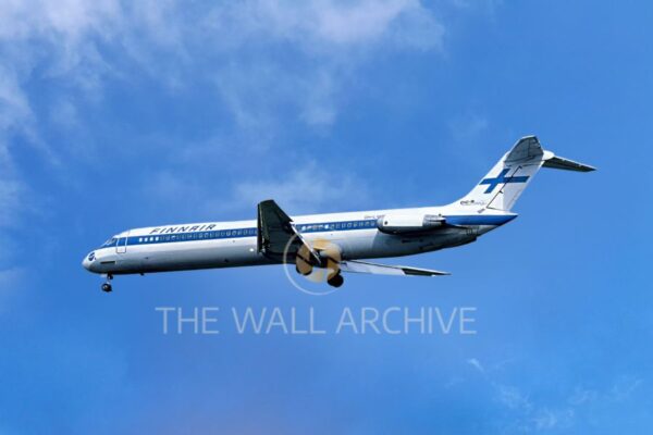 McDonnell Douglas MD-87, Operated by Finnair, Seen flying Near London in March 1980 -- -- 8" x 6" Mount - featuring a 6" x 4" Photo Ready for Framing - Free Post In The UK – Free Post In The UK