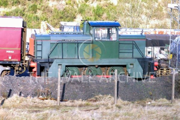 Pontypool and Blaenavon Railway - Diesel Hydraulic Shunting Locomotive, - 8" x 6" Mount - featuring a 6" x 4" Photo Ready for Framing Free Post In the UK
