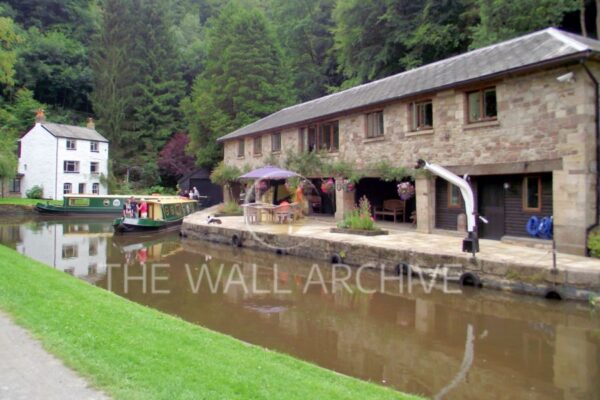Wharfinger’s Cottage at Llanfoist Wharf – A Tranquil Scene on the Monmouthshire & Brecon Canal - Mounted 8" x 6" print (featuring a 6" x 4" photo), Ready for Framing