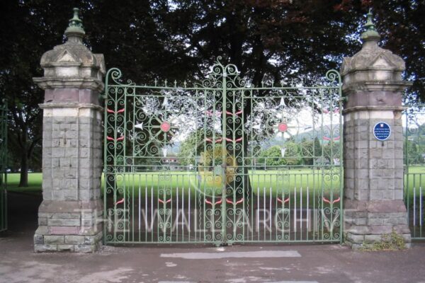 The Ornate Gates of Bailey Park – Abergavenny’s Historic Green Space - Mounted 8" x 6" print (featuring a 6" x 4" photo), Ready for Framing