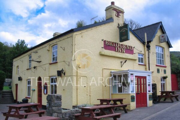 The Bridgend Inn Gilwern Monmouthshire – A Canal-Side Pub’s Transformation (2005) 8" x 6" Mount (featuring a 6" x 4" photo), Ready for Framing
